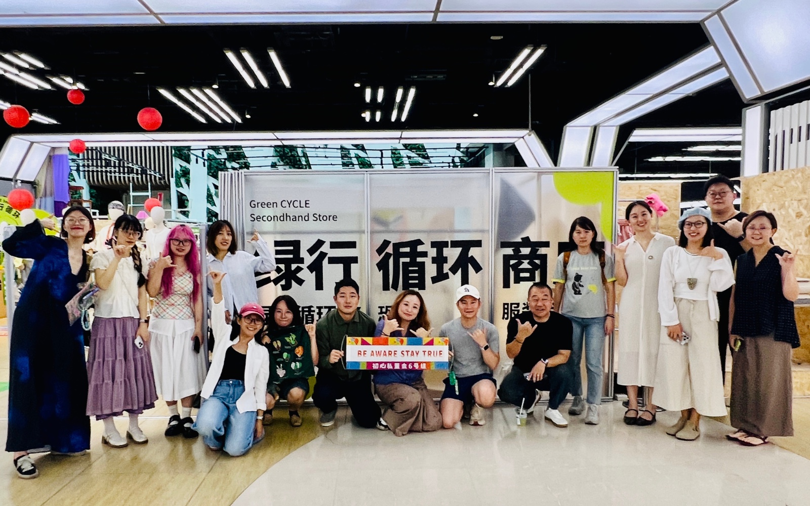 6号组成员合影